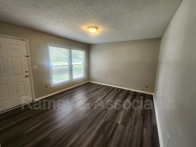 Foto del edificio - 5403 Bramble Ct