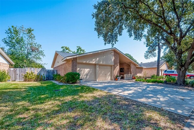 Building Photo - 615 Park Grove Dr