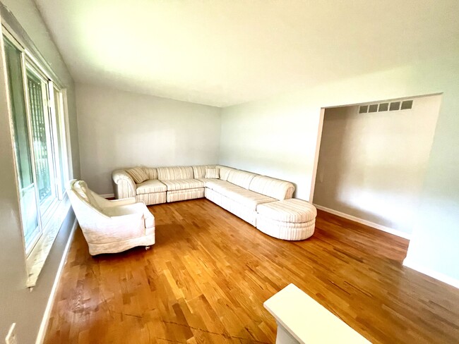 Foto del edificio - 4040 Middlebelt Rd