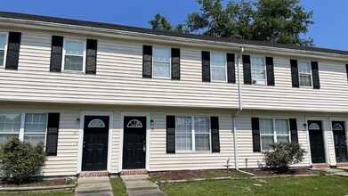 Building Photo - 1100 Pineland Ave
