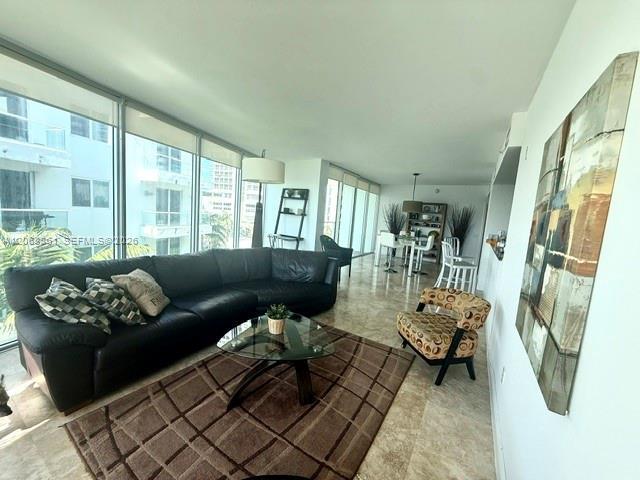 Foto del edificio - 6305 Indian Creek Dr