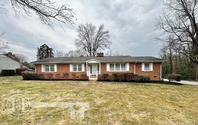 Building Photo - 204 Trail Four