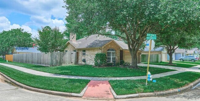 Foto del edificio - 5030 Deer Point Dr