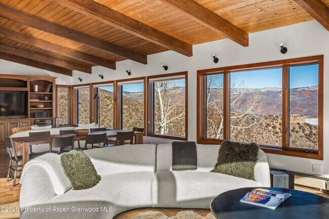 Foto del edificio - 2227 Juniper Hill Rd