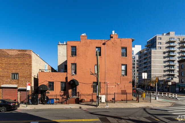 Building Photo - 670 4th Ave