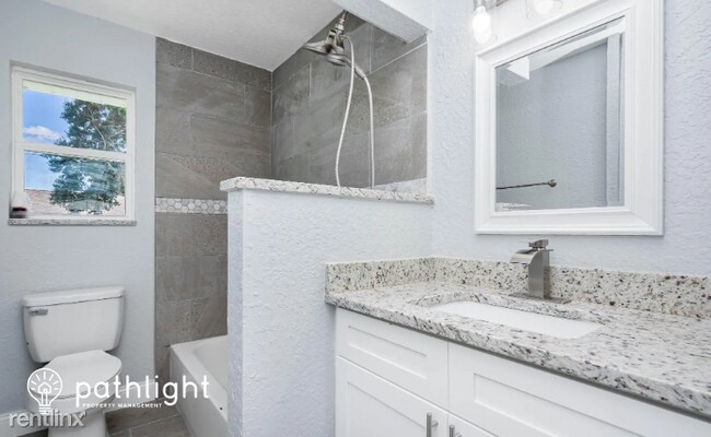 Building Photo - 3 br, 1 bath House - 506 Collings Street S...