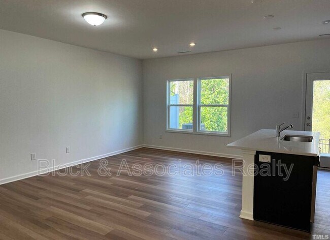 Foto del edificio - 3303 Oak Pass Dr