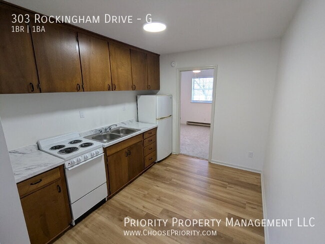 Foto del edificio - 303 Rockingham Dr