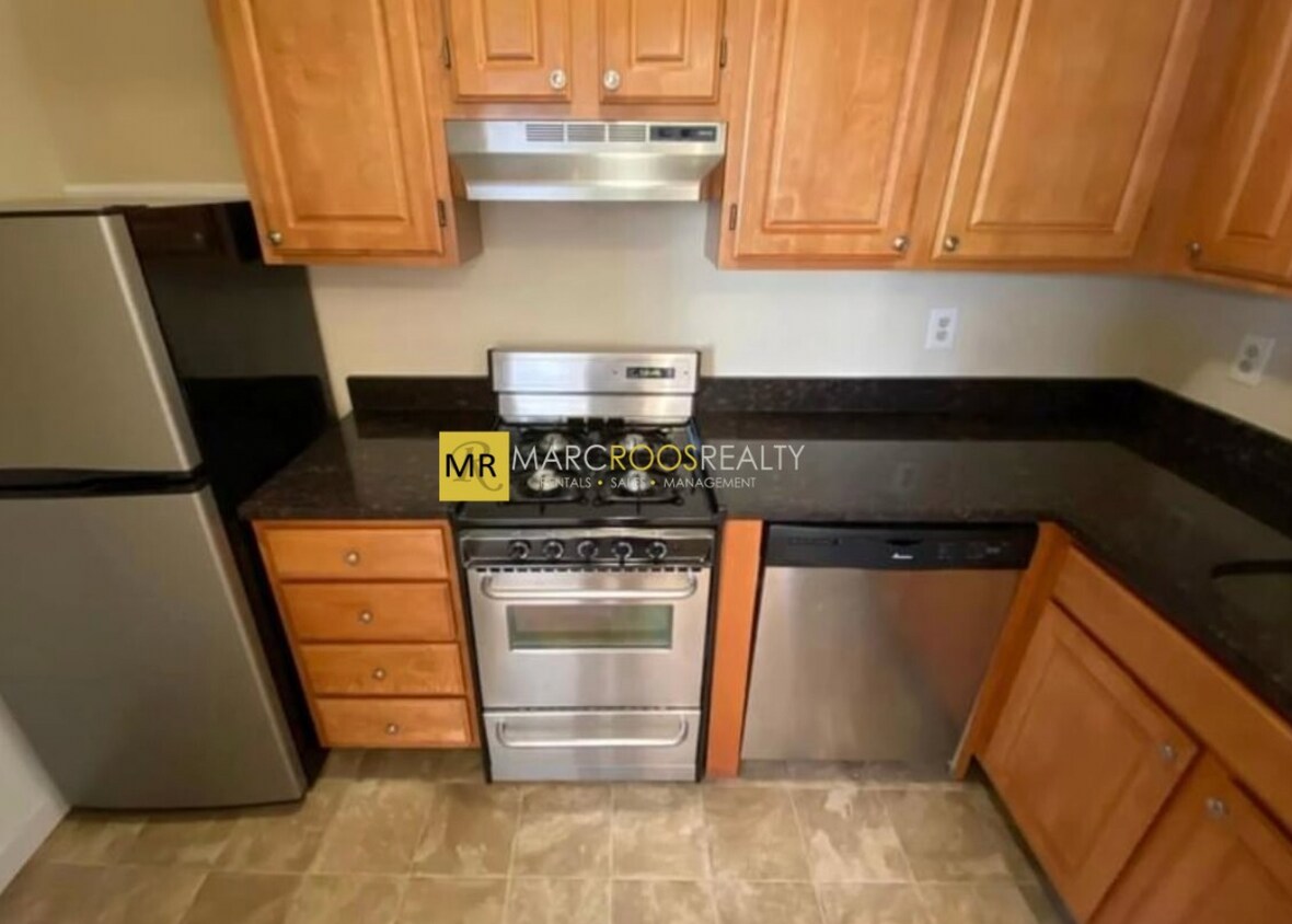 Primary Photo - 331 Dorchester St