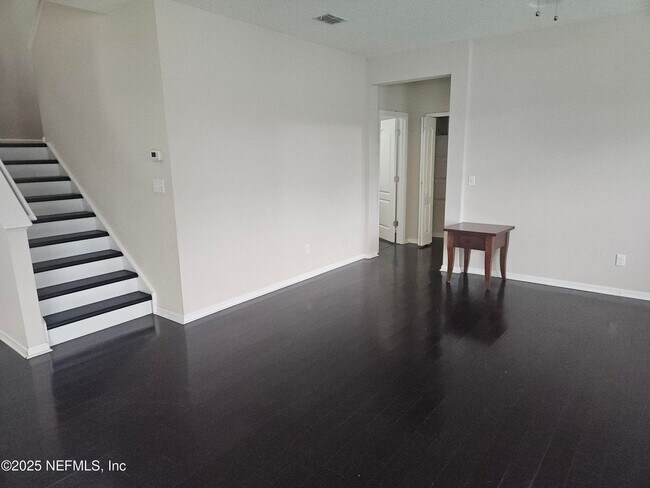 Foto del edificio - Large 5/3 home ready to move in
