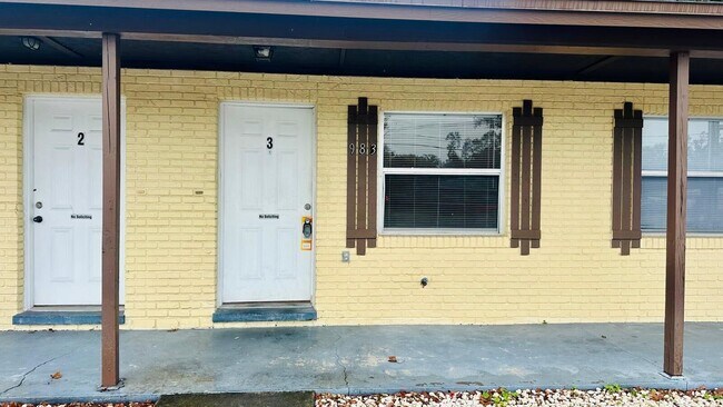 Foto del edificio - 979 BERKLEY ROAD Unit #3, AUBURNDALE, Florida 33823