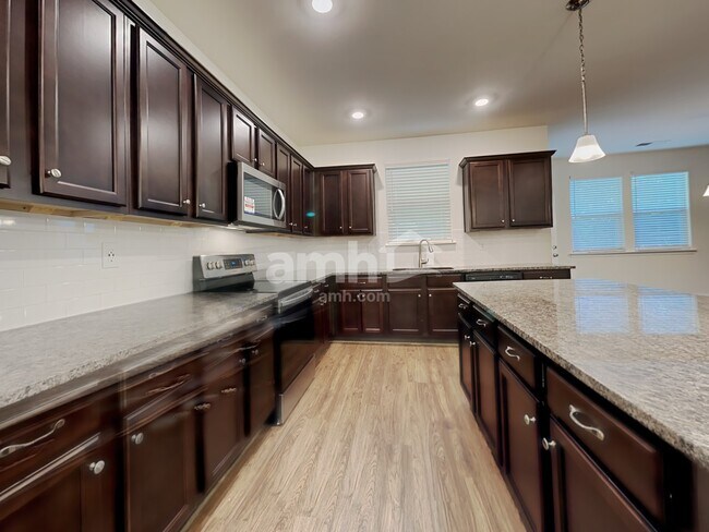 Foto del edificio - 111 Fairway Crossing Way