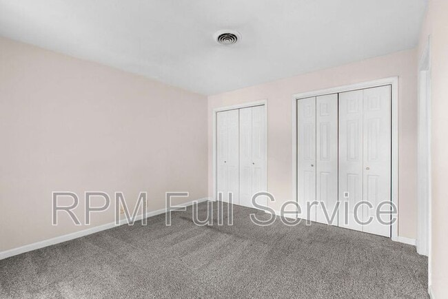 Building Photo - 135 Hicks Rd