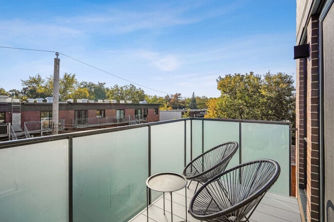 Photo du bâtiment - 2114-2114 Rue Bercy