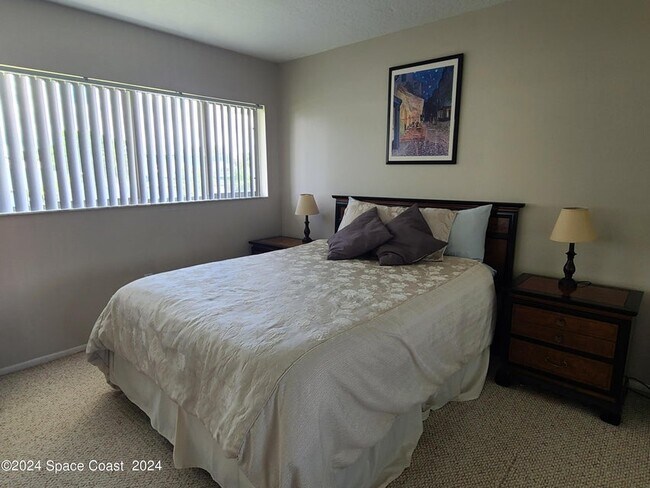 Foto del edificio - 521 Summerset Ct