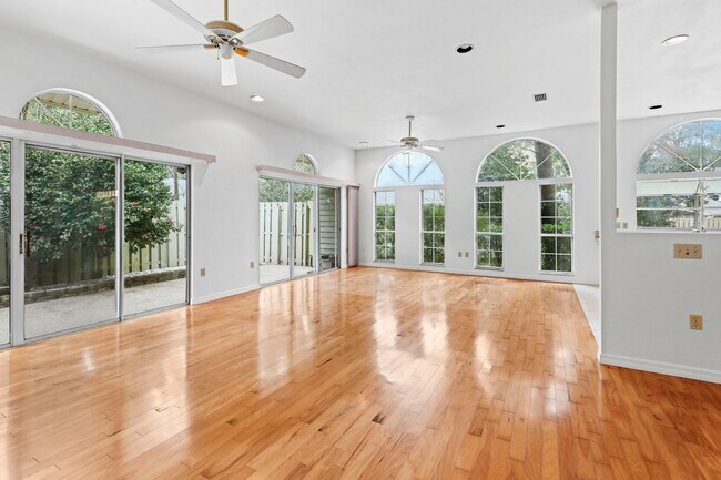 Foto del edificio - Three Bedroom Two Bath Home in NW Courtyards