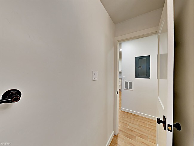 Foto del edificio - 2 br, 1 bath  - 2552 27th St Apt 4 4