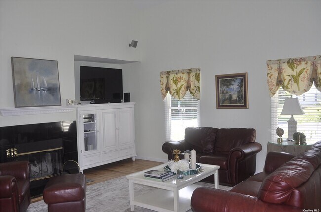 Building Photo - 1056 Peconic Bay Blvd