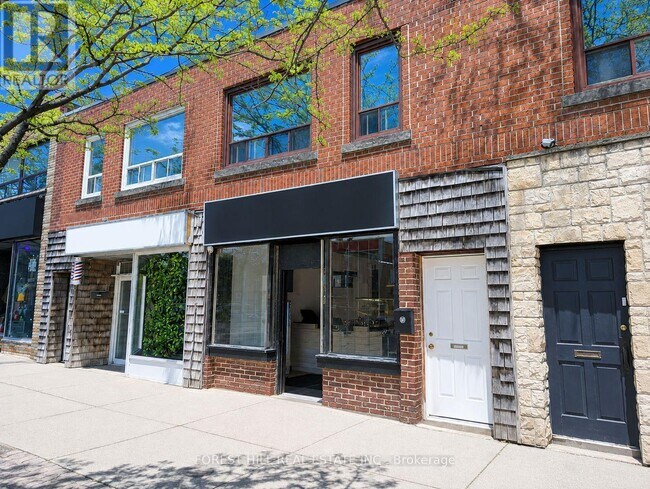 Photo du bâtiment - 245 Lakeshore Rd E