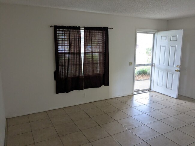 Building Photo - 5663 Struthers Ct