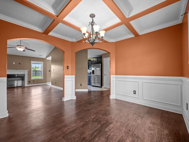 Building Photo - Welcome to Canons Edge!