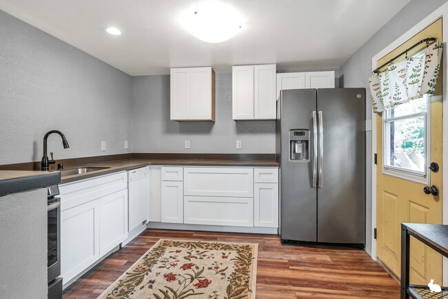 Photo - 1423 Karluk St House