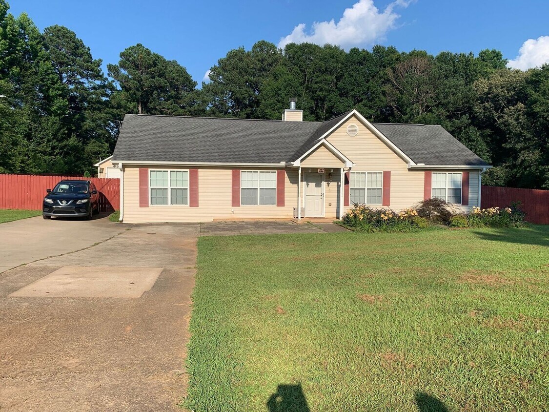 Foto principal - Charming 4BR House in Hampton