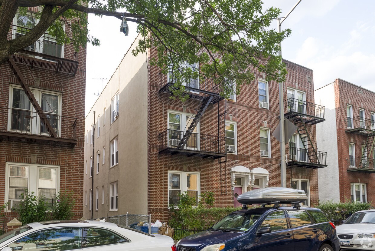 Foto principal - 24-54 27th St