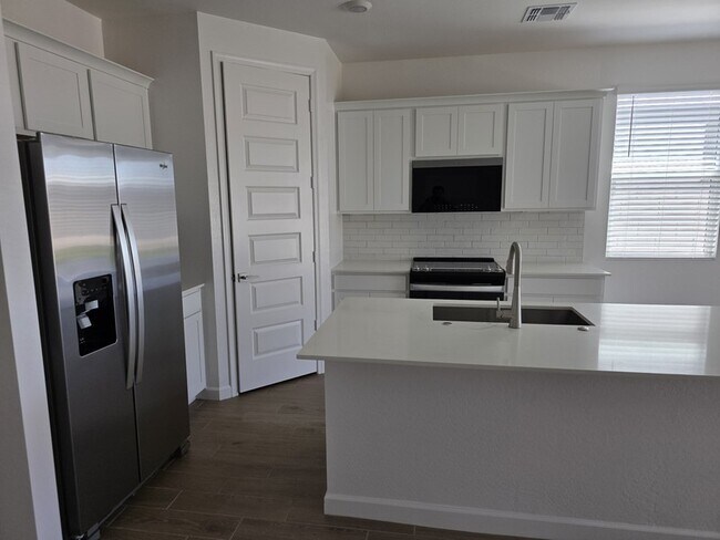 Building Photo - 17829 W Palo Verde Ave