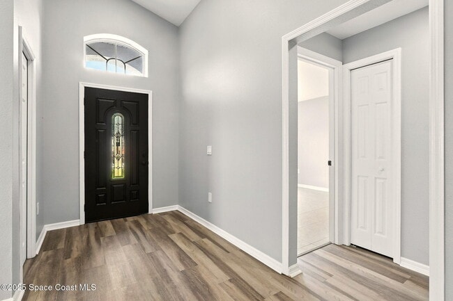 Foto del edificio - 460 Martigues Dr