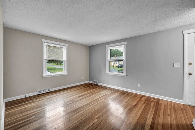 Building Photo - 118 Pilgrim Rd