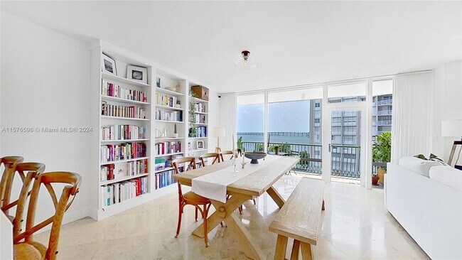 Foto del edificio - 1408 Brickell Bay Dr