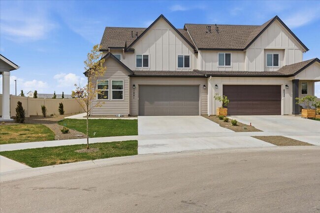 Foto del edificio - Brand New 3 Bed 3 Bath Townhome