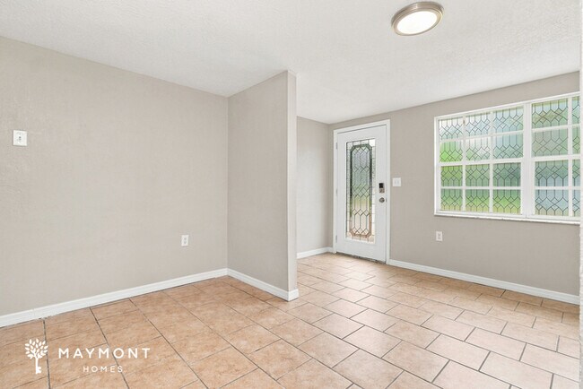 Foto del edificio - 7827 Butler Ave