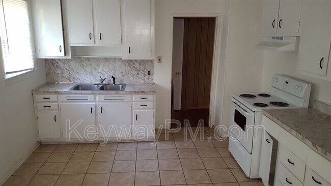 Foto del edificio - 1228 Reid Rd