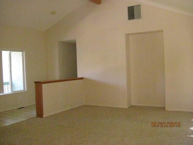 Building Photo - SINGLE FAMILY HOME !