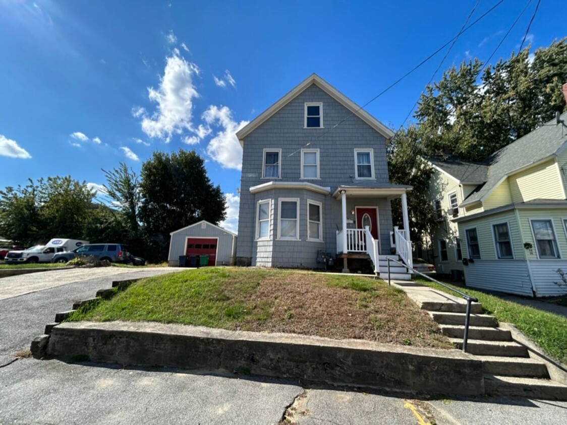 Foto principal - Historic 3 Bedroom First Floor Unit