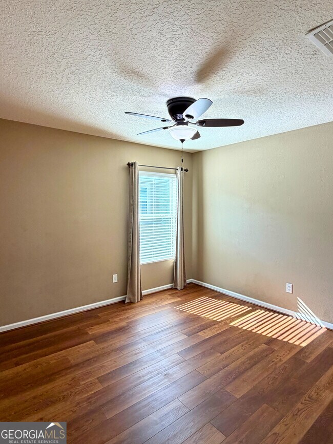 Foto del edificio - 227 Brooklet Cir