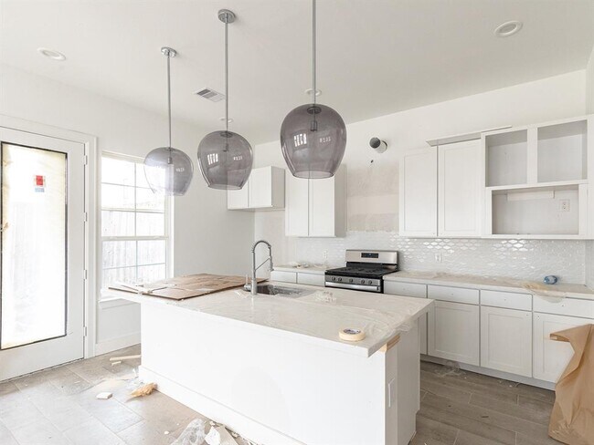 Foto del edificio - 1610 Westside Gardens Ln