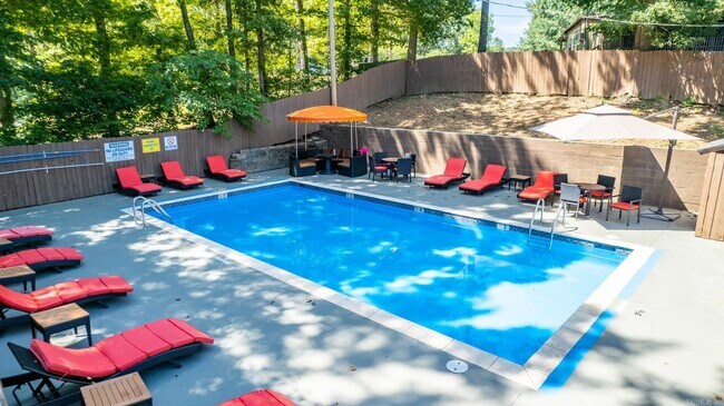 Foto del edificio - 1309 Country Oaks Dr