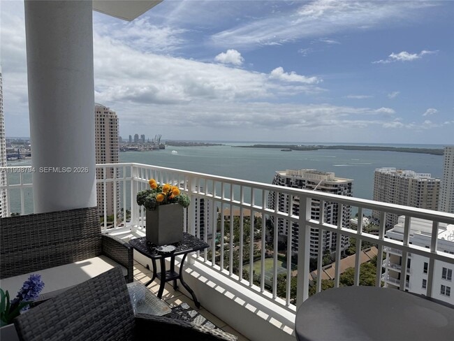 Foto del edificio - 801 Brickell Key Blvd