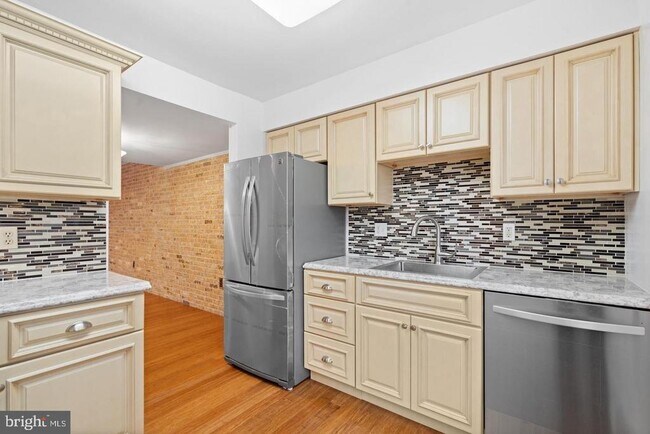 Building Photo - 6523 Gildar St
