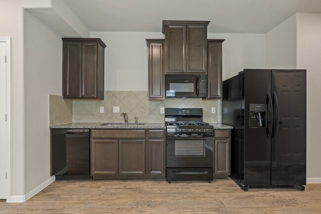 Foto del edificio - 13511 Axel Ln