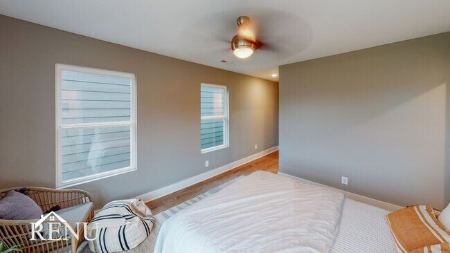 Building Photo - 2360 E 18th St