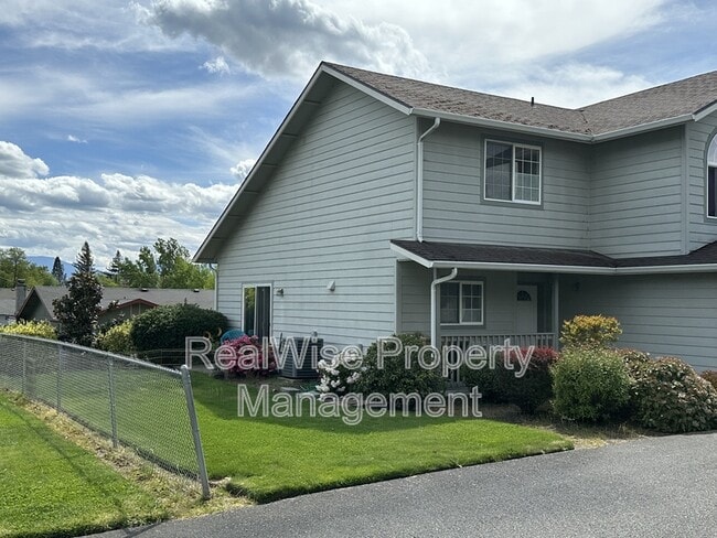 Building Photo - 2176 NW Hawthorne Ave