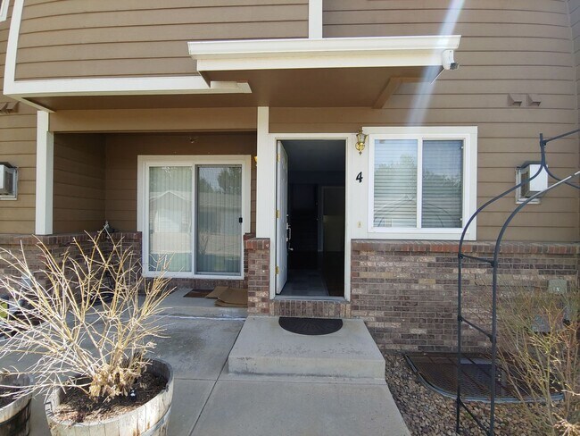 Foto del edificio - Wonderful 3 Bed, 2.5 Bath Townhome In Exce...
