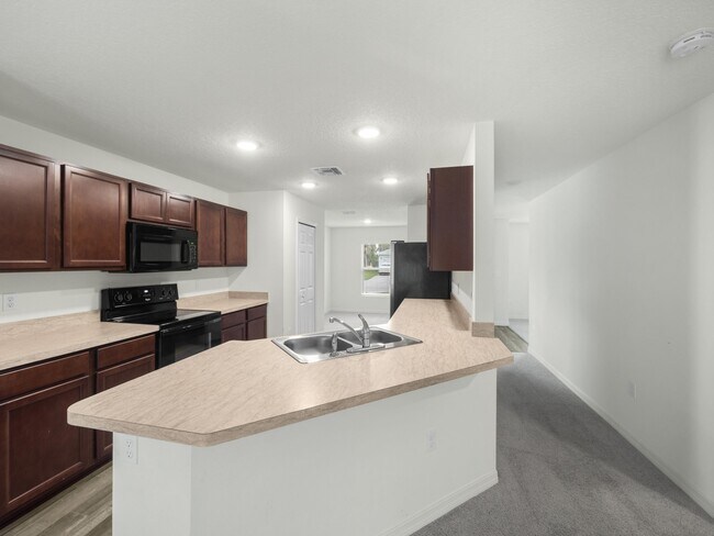 Building Photo - 544 SE Whitmore Dr