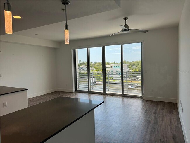 Building Photo - 1709 N Tamiami Trl