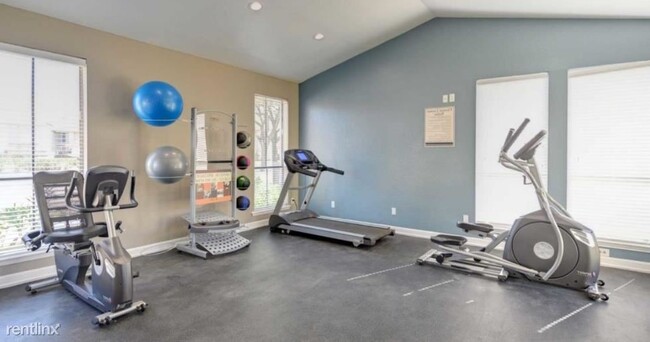 Building Photo - 1 br, 1 bath Condo - 2702 W Bay Area Blvd ...