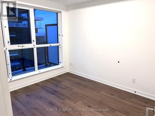 Building Photo - 405 Dundas St W